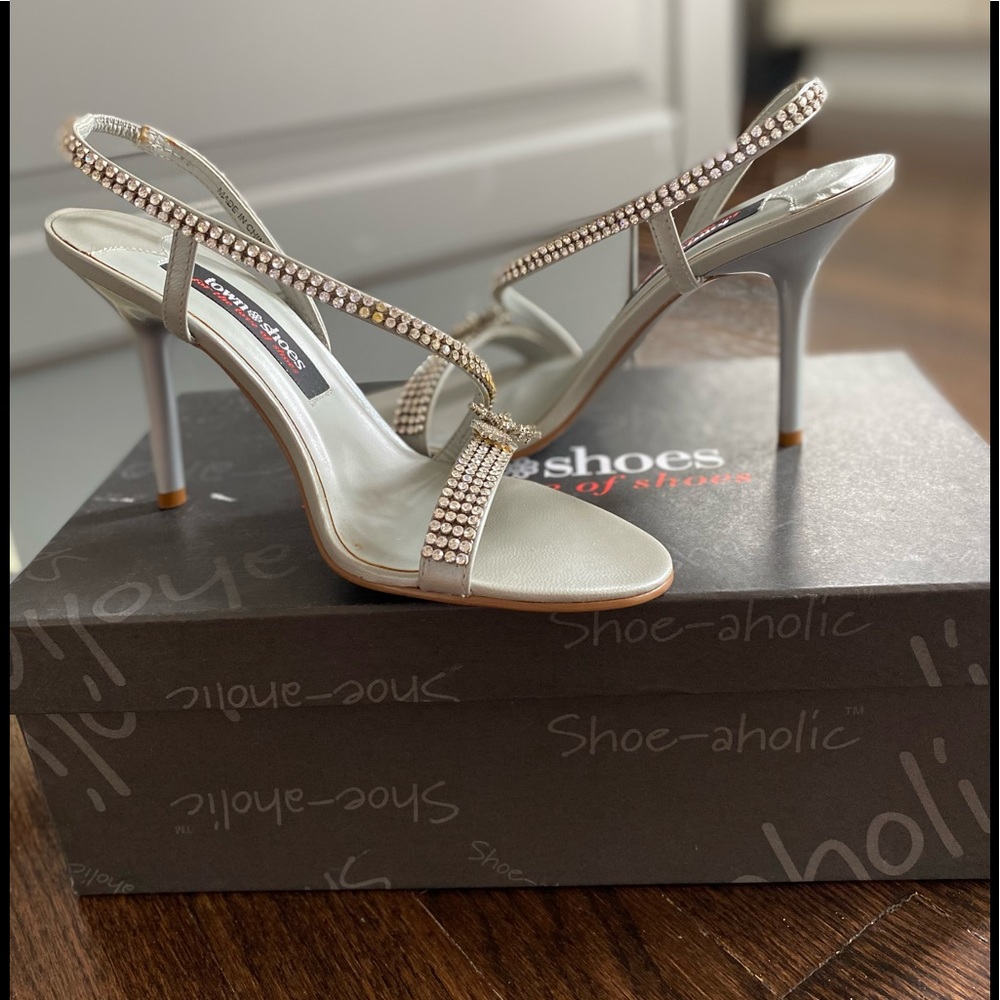 Sophisticated kitten heels perfect for weddings